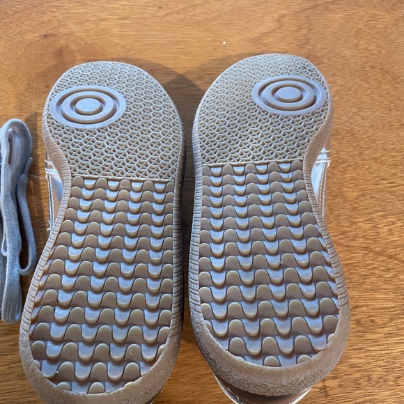 Aloha Rife Shimmer Silver Cream Leather Sneakers sz 7.5 - Picture 4 of 6